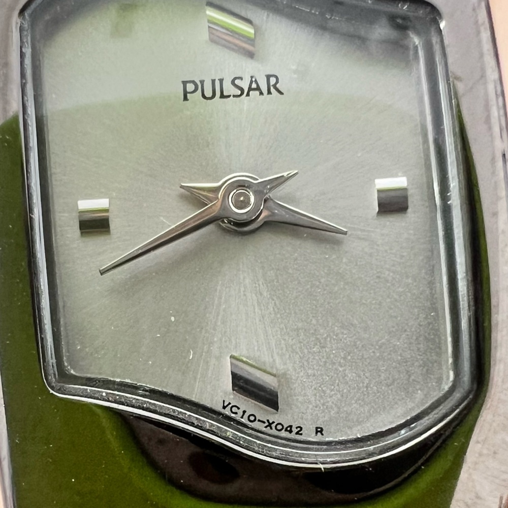 Rare Pulsar ladies gunmetal gray bracelet dress watch NEW BATTERY - Picture 12 of 15